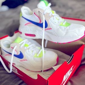 🖤Nike Air Maxx LIKE NEW!!🌟Just bought them too big.